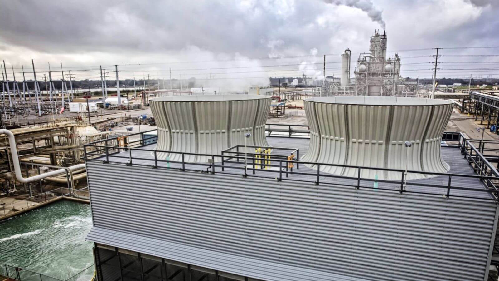 Commercial building facade with composite panels